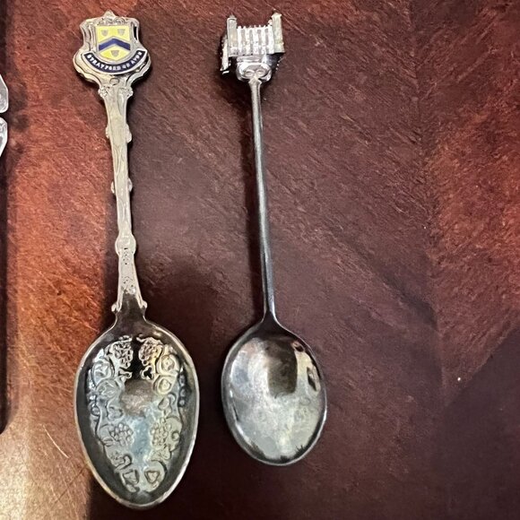 Set Of 7 Collectible Silver Plated Souvenir Spoons With Various Designs - Picture 2 of 9